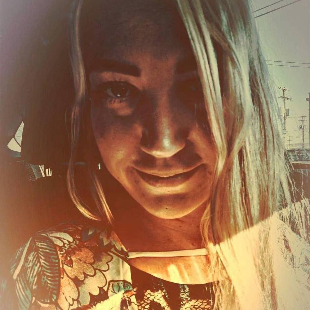 Meet your Posher, Rena
